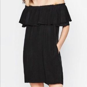 Zara “The off shoulder dress” in black